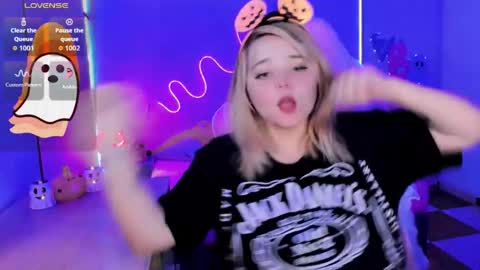   online show from October 19, 2025, 4:24 am