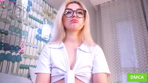  Lina online show from October 17, 2025, 5:43 am