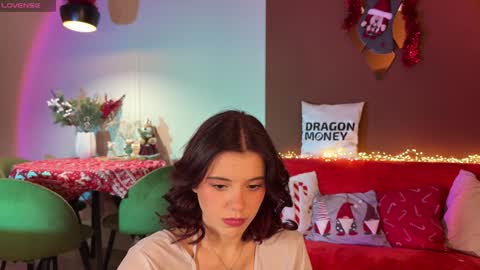 Mia online show from December 27, 2024, 2:33 pm