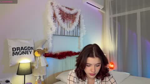 Mia online show from January 5, 2025, 3:45 pm