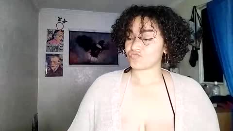 Snapshot of wallace_juli chatting on October 26, 2025, 6:36 pm Juli online show from October 26, 2025, 6:36 pm