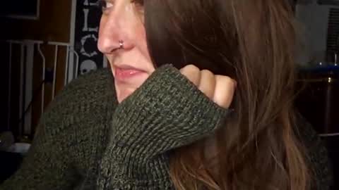 Snapshot of walnut4u chatting on November 5, 2025, 8:14 am Walnut4u online show from November 5, 2025, 8:14 am