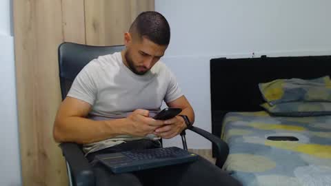 Snapshot of walter_brownn01 chatting on November 12, 2025, 8:41 pm WALTER BROWN online show from November 12, 2025, 8:41 pm