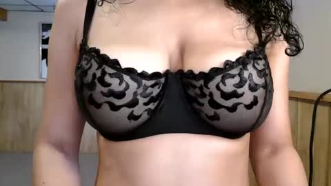 wanderlustgaal online show from November 24, 2025, 3:56 pm