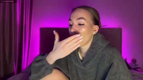 Snapshot of watergirl_ chatting on March 7, 2025, 3:08 am Im saving up for a new car help me online show from March 7, 2025, 3:08 am