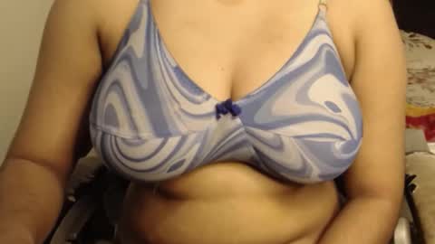 Snapshot of webshowxxx chatting on December 4, 2025, 9:23 pm mina online show from December 4, 2025, 9:23 pm