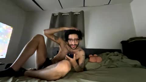 Snapshot of webthrow chatting on December 4, 2025, 6:55 am ShootingWebs online show from December 4, 2025, 6:55 am