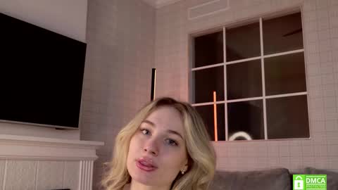 Snapshot of wellicaren chatting on November 28, 2025, 11:24 am CAREN online show from November 28, 2025, 11:24 am