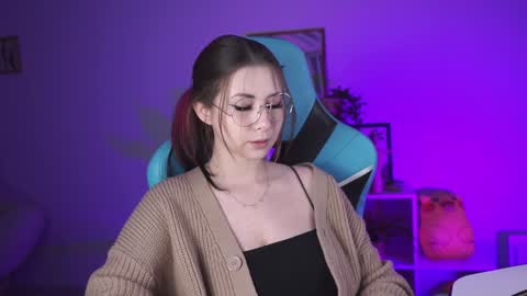 little girl who is always rightLisa online show from December 24, 2024, 5:16 am