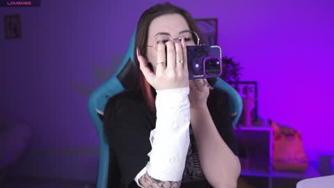 little girl who is always rightLisa online show from December 25, 2024, 2:14 am