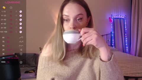 Snapshot of wet_lana chatting on February 10, 2025, 5:19 pm Lana online show from February 10, 2025, 5:19 pm
