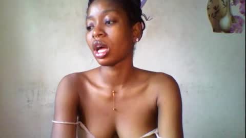 Snapshot of wet_pussy200 chatting on October 27, 2025, 8:29 am Bella online show from October 27, 2025, 8:29 am