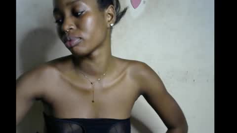 Snapshot of wet_pussy200 chatting on November 12, 2025, 8:52 pm Bella online show from November 12, 2025, 8:52 pm