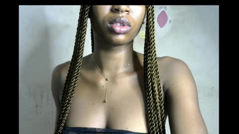 Snapshot of wet_pussy200 chatting on November 18, 2025, 9:08 pm Bella online show from November 18, 2025, 9:08 pm