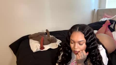 Snapshot of wetcreamerr chatting on November 3, 2025, 9:16 pm SheSquirts online show from November 3, 2025, 9:16 pm