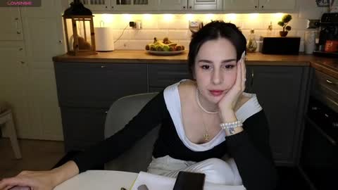 Snapshot of whats_her_name chatting on January 12, 2025, 3:46 pm Victoria Maria online show from January 12, 2025, 3:46 pm