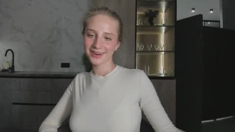 Snapshot of whi_te0 chatting on October 29, 2025, 8:38 am Alexa online show from October 29, 2025, 8:38 am