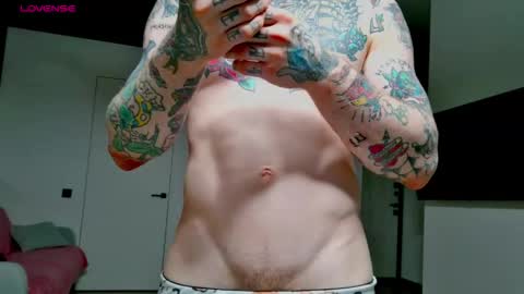 Snapshot of white_king999 chatting on December 3, 2025, 4:09 am Max online show from December 3, 2025, 4:09 am