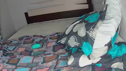 whitebars22 online show from September 10, 2025, 8:31 pm