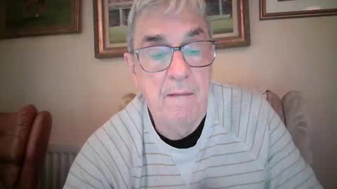 whitebriefs009 online show from September 28, 2025, 7:36 am