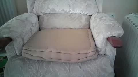 whitebriefs009 online show from October 17, 2025, 9:01 am