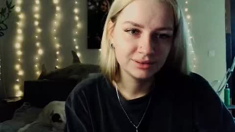 whitehex666 online show from December 2, 2025, 3:40 pm