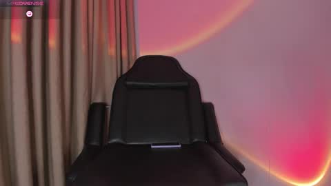 Snapshot of whitekatze chatting on February 15, 2025, 2:15 am Kitty online show from February 15, 2025, 2:15 am