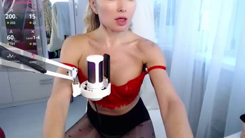 Snapshot of whitelabunny chatting on October 24, 2025, 9:38 am WhiteLaBunny online show from October 24, 2025, 9:38 am