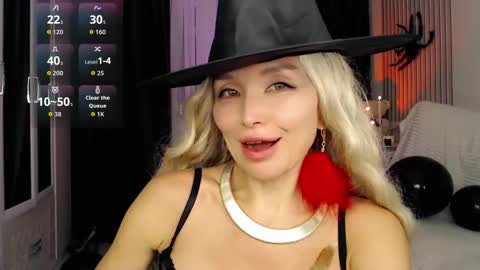 Snapshot of whitelabunny chatting on November 2, 2025, 1:35 pm WhiteLaBunny online show from November 2, 2025, 1:35 pm