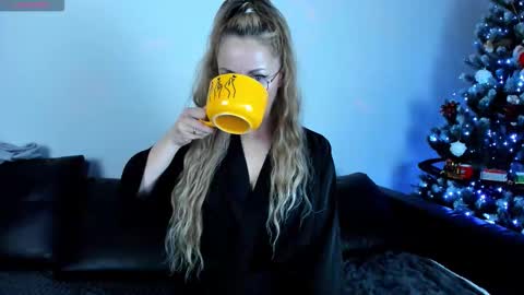 whitneypunnch online show from December 15, 2025, 12:53 pm