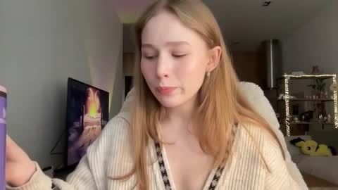 Alisa online show from October 22, 2025, 7:41 am