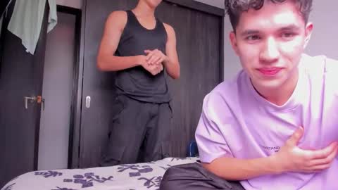 whos_he online show from December 3, 2025, 4:38 pm