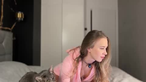 Snapshot of why_____not chatting on November 23, 2025, 3:56 pm Alice online show from November 23, 2025, 3:56 pm