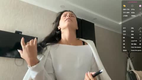 Snapshot of wildahankin chatting on September 17, 2025, 6:04 am Mia online show from September 17, 2025, 6:04 am