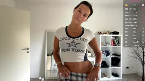 Snapshot of wildahankin chatting on September 26, 2025, 7:12 am Mia online show from September 26, 2025, 7:12 am