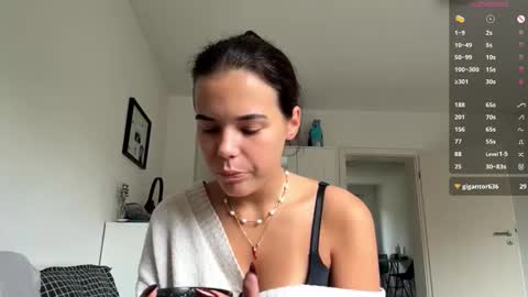 Snapshot of wildahankin chatting on October 12, 2025, 7:40 am Mia online show from October 12, 2025, 7:40 am