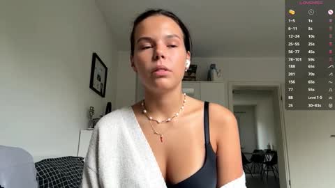 Snapshot of wildahankin chatting on October 16, 2025, 7:09 am Mia online show from October 16, 2025, 7:09 am