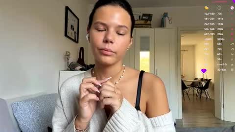 Snapshot of wildahankin chatting on November 6, 2025, 7:53 am Mia online show from November 6, 2025, 7:53 am