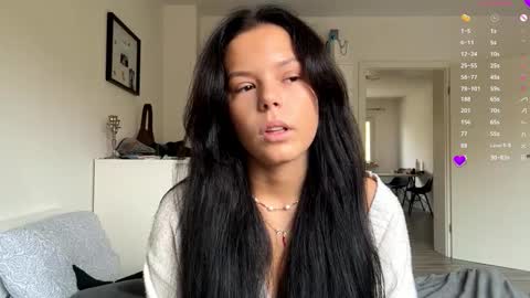 Snapshot of wildahankin chatting on November 7, 2025, 8:03 am Mia online show from November 7, 2025, 8:03 am