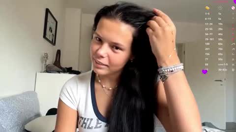 Snapshot of wildahankin chatting on November 8, 2025, 9:09 am Mia online show from November 8, 2025, 9:09 am