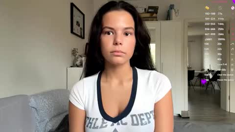 Snapshot of wildahankin chatting on November 19, 2025, 8:03 am Mia online show from November 19, 2025, 8:03 am