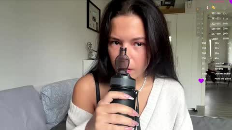 Snapshot of wildahankin chatting on November 28, 2025, 8:06 am Mia online show from November 28, 2025, 8:06 am