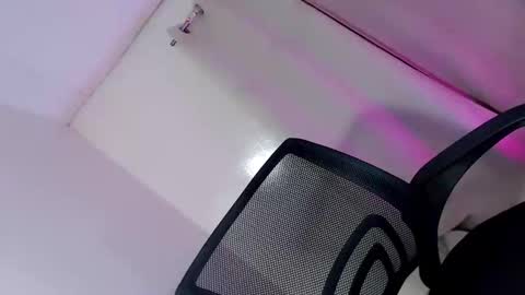 wildest_dream1 online show from October 28, 2025, 6:43 pm