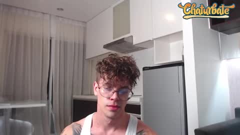 Snapshot of william_henry_a chatting on December 12, 2024, 1:39 pm William online show from December 12, 2024, 1:39 pm