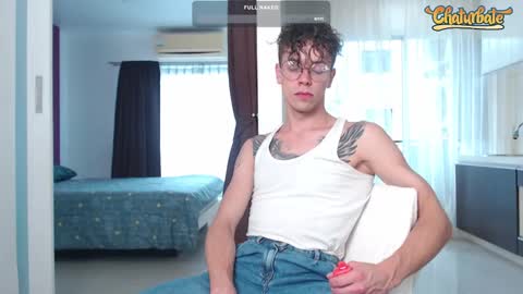 Snapshot of william_henry_a chatting on December 13, 2024, 8:41 am William online show from December 13, 2024, 8:41 am