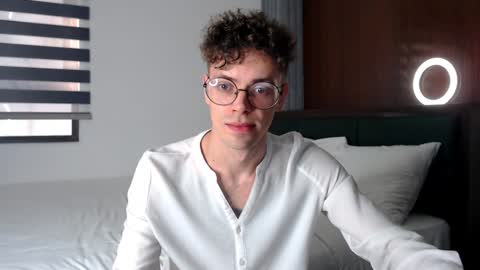 Snapshot of william_henry_a chatting on January 25, 2025, 9:57 am William online show from January 25, 2025, 9:57 am