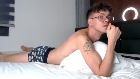 Snapshot of william_henry_a chatting on January 25, 2025, 12:58 pm William online show from January 25, 2025, 12:58 pm