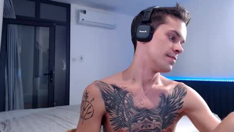 Snapshot of william_henry_a chatting on October 14, 2025, 12:00 am William online show from October 14, 2025, 12:00 am