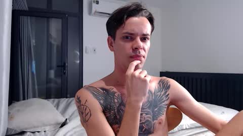 Snapshot of william_henry_a chatting on October 16, 2025, 12:44 am William online show from October 16, 2025, 12:44 am