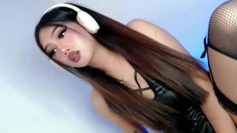 Snapshot of willing_and_wet chatting on November 25, 2025, 2:06 pm LE XI online show from November 25, 2025, 2:06 pm